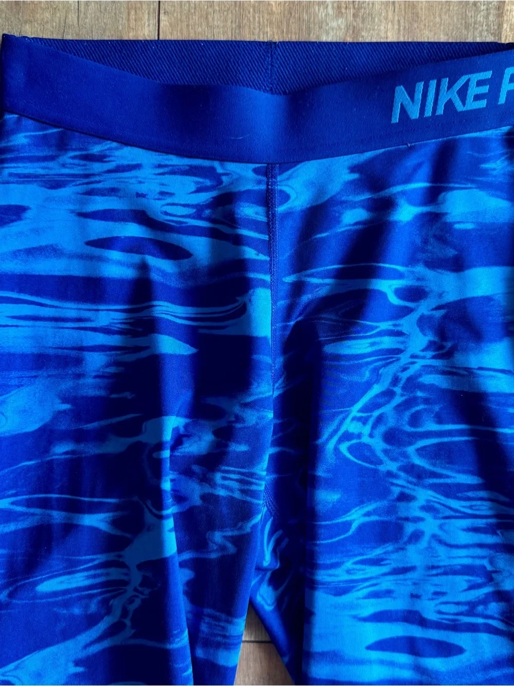Nike Pro Dri Fit Capri Tie Dye Pool Printed Crop Workout Tights Size Small